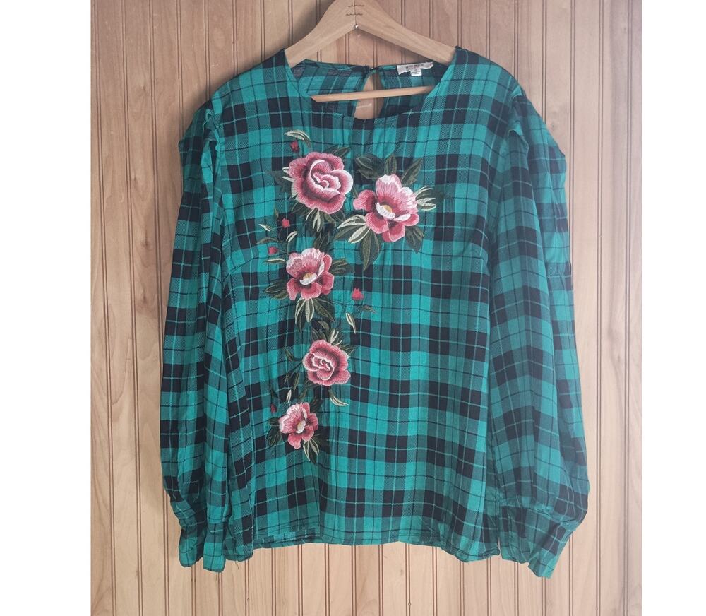 Umgee Women's Size M Green Plaid Floral Embroidered Puff Sleeve Rayon Blouse